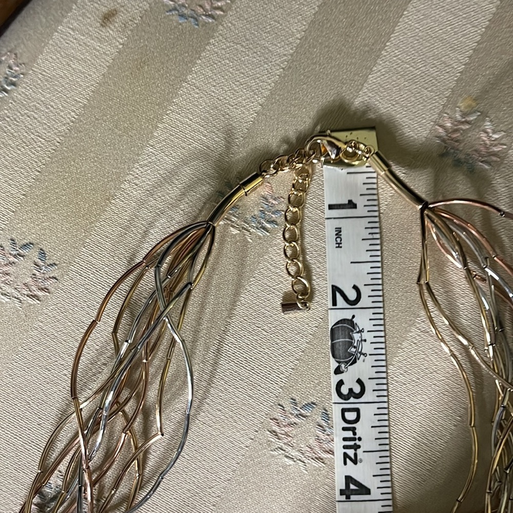 B&P Gold tone 10 strand wavy necklace with lobster claw clasp and extender NWOT - Picture 6 of 7